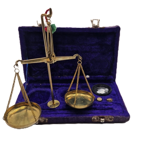 715 - JEWELLERS SCALES (Old)