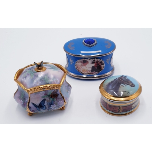 147 - PORCELAIN LIDDED TRINKET BOXES (3)