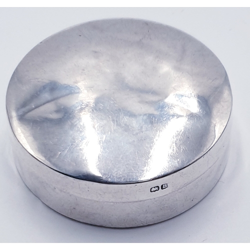 162 - SOLID SILVER (Hallmarked For Birmingham) 3.5cm Dia PILL BOX c1926