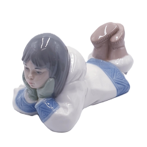 739 - LLADRO (Nao) PORCELAIN 12cm x 19cm CHARACTER FIGURINE OF A YOUNG ESKIMO GIRL LYING ON THE ICE 