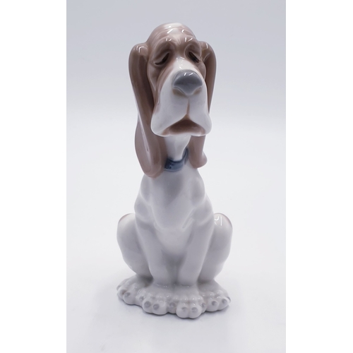 740 - LLADRO (Nao) PORCELAIN 18cm x 15cm MODEL OF A BLOODHOUND 