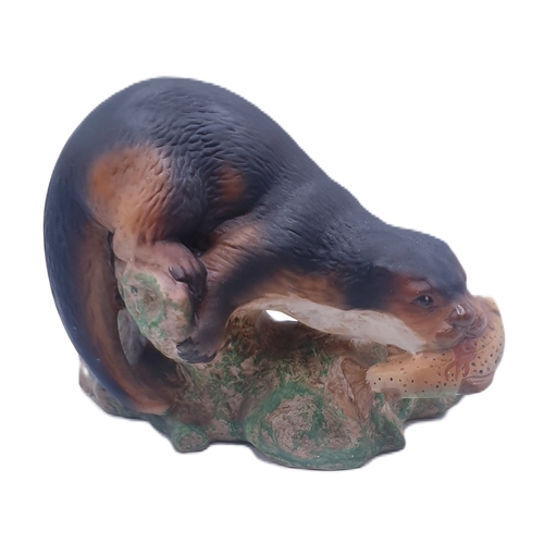 763 - SYLVAC Extra Large 25cm x 18cm MODEL OF AN OTTER With FISH (Model No 3459) (Rare)