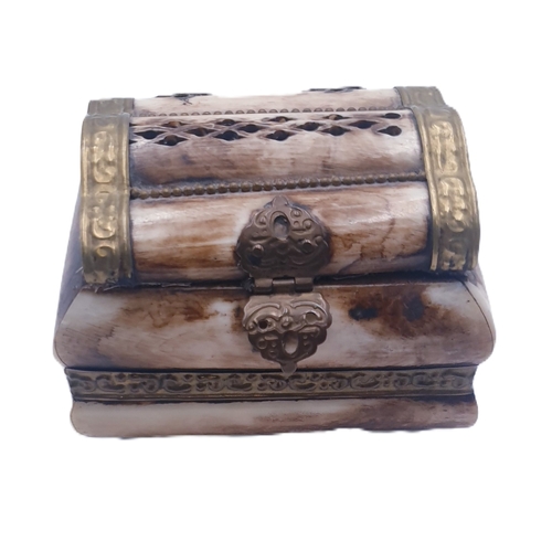 778 - JEWELLERY VELVET LINED STORAGE BOX (Old)