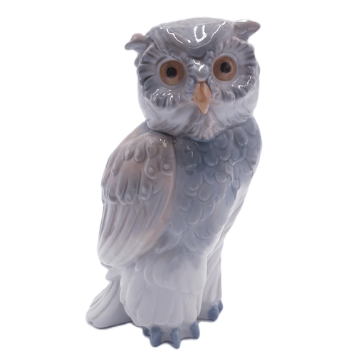 225 - LLADRO (Nao) PORCELAIN Large 17cm MODEL OF AN OWL