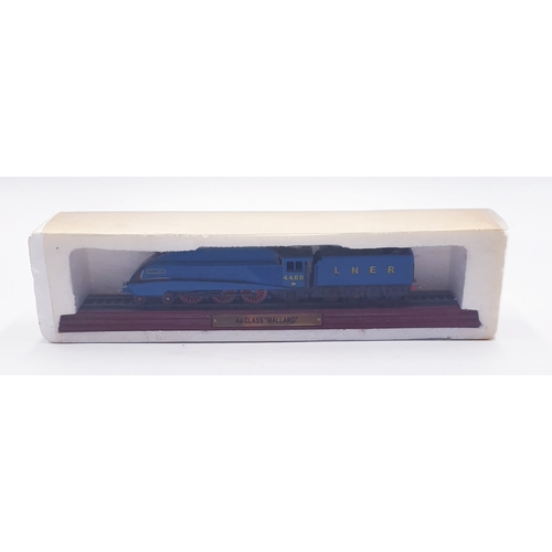 TRAIN ENGINE ON PLINTH 'A4 CLASS MALLARD'