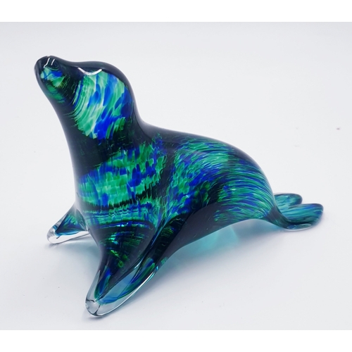 516 - WEDGWOOD GREEN GLASS PAPERWEIGHT FASHIONED AS A SEAL