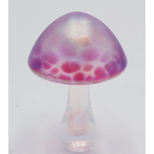 720 - OKRA GLASS LUSTRE WARE 6.5cm PAPER WEIGHT FASHIONED AS A MUSHROOM