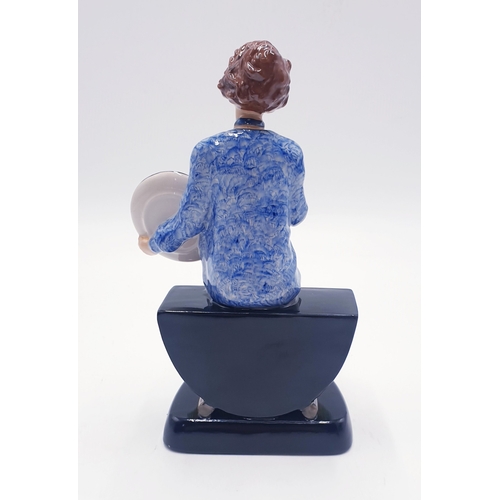 736 - PEGGY DAVIES STUDIO'S 21cm CHARACTER FIGURINE 