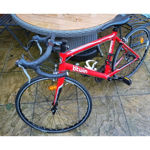 BTWIN TRIBAN 3 ALUMINIUM FRAMED 6061 RED RACING BIKE With CARBON FORKS And SHIMANO GEARS Pleas