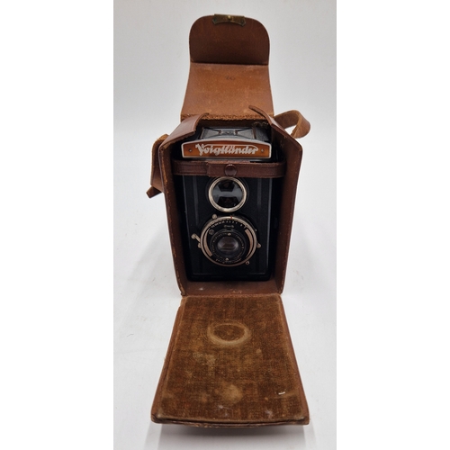 32 - VOIGTLANDER BRILLIANT BOX CAMERA (Original Leather Case)