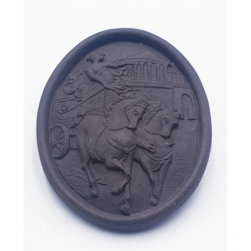 35 - VICTORIAN LAVA 5cm CAMEO BROOCH FEATURING A ROMAN CENTURIAN & HORSES