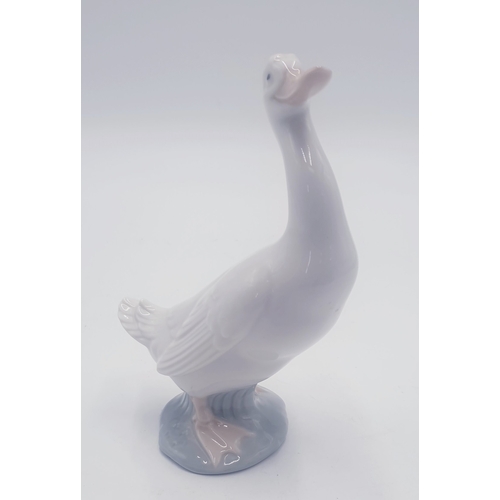 107 - LLADRO (Nao) 15cm MODEL OF A GOOSE (Head Up)