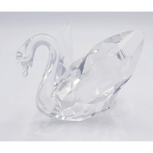 132 - CRYSTAL GLASS 14cm x 10cm MODEL OF A SWAN