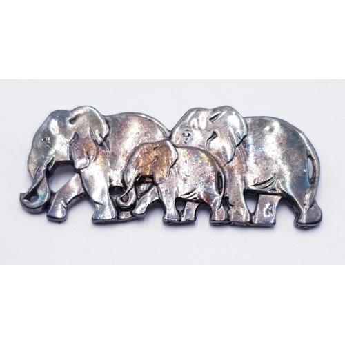 767 - BROOCH FASHIONED AS A FAMILY OF ELEPHANTS   (Boxed)