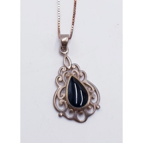 780 - SILVER (925) /BLACK ONYX STONE SET PENDANT