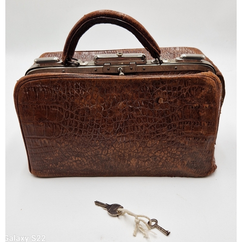 555 - CROCODILE / CHROME DOCTOR/GLADSTONE BAG (Original Key)