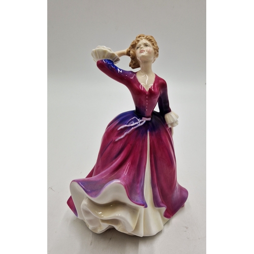 562 - ROYAL DOULTON 17.2cm FIGURINE 