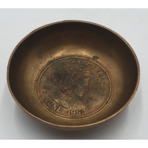 645 - BRASS 9cm Dia TRAY ---- HRH QUEEN ELIZABETH 11 CORONATION (June 1953)