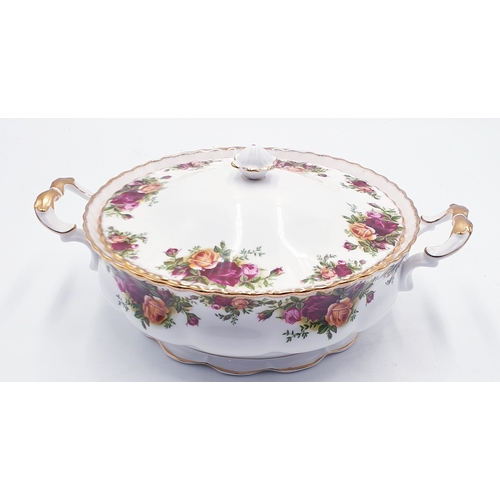 707 - ROYAL ALBERT CHINA 22.5cm Dia LIDDED TWIN HANDLED VEG TUREEN IN THE OLD COUNTRY ROSES DESIGN