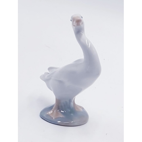 751 - LLADRO PORCELAIN MODEL OF A DUCK