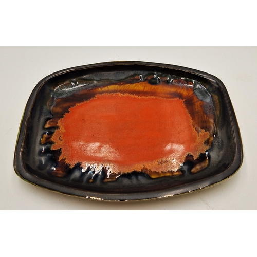 776 - NEWLYN STUDIO ART POTTERY (1954/80) Large 26cm x 21cm Dia DISH Signed By Mr Eric Leaper. (Rare)
(Eri... 