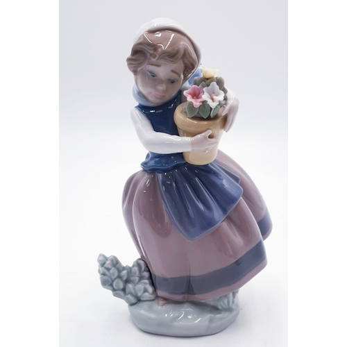 6 - LLADRO PORCELAIN Large 16.5cm CHARACTER FIGURINE OF A YOUNG GIRL WITH FLOWER POT 'SPRING IS HERE' Mo... 