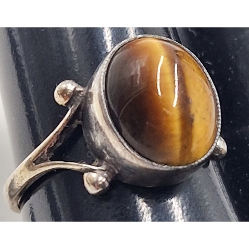 39 - SILVER (Stamped Silver) / TIGER'S EYE STONE SET RING (Size Q , Total Weight 3.1 Grams)