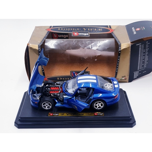 50 - BBURAGO Large 1:24 SCALE DIE CAST MODEL OF A DODGE VIPER GTS COUPE 1996 (Original Box)