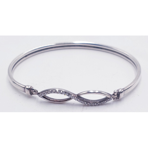 140 - STERLING SILVER (925) DIAMONTE BANGLE