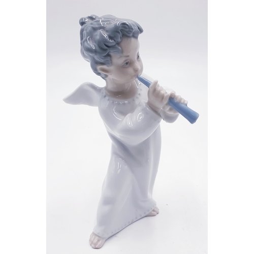 490 - LLADRO 16cm CHARACTER FIGURINE OF AN ANGEL PLAYING A FLUTE 