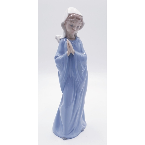 492 - LLADRO (Nao) PORCELAIN Extra Large 27cm CHARACTER FIGURINE OF A GIRL PRAYING 1980-1989