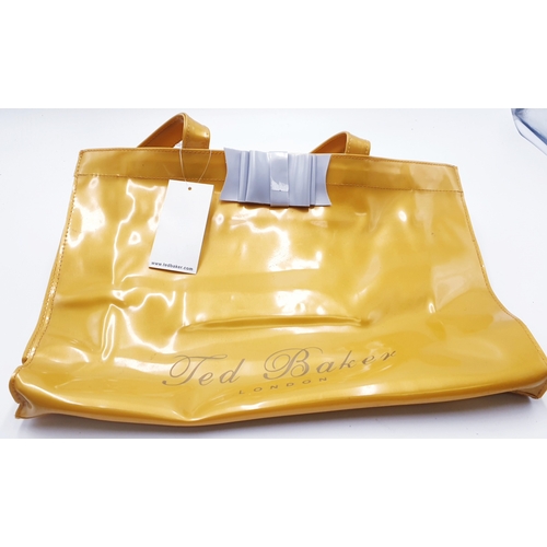 517 - TED BAKER (London) DESIGNER YELLOW/GOLD VINYL LADIES BAG (As New ,Complete With Tags)