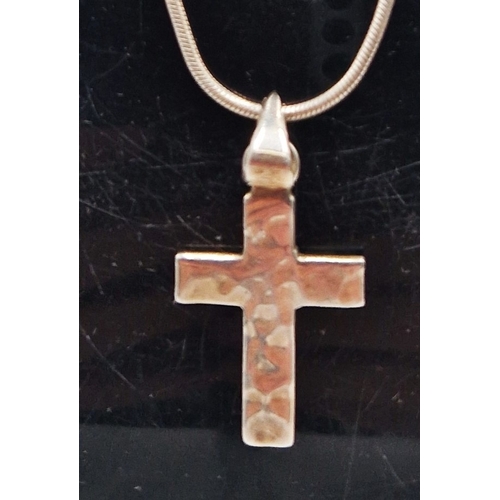 612 - SILVER (925) CROSS PENDANT ON A SILVER (Italy 925) 48cm NECK CHAIN