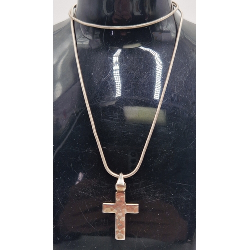 612 - SILVER (925) CROSS PENDANT ON A SILVER (Italy 925) 48cm NECK CHAIN