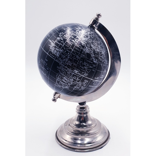 685 - BLACK DESK GLOBE