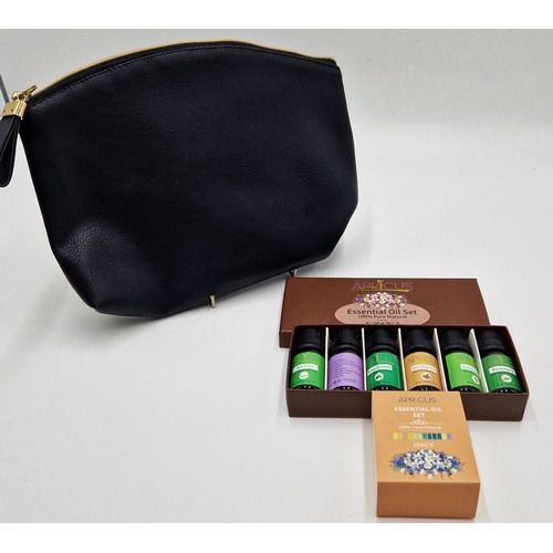 622 - WASH BAG & ESSENTIAL OILS KIT