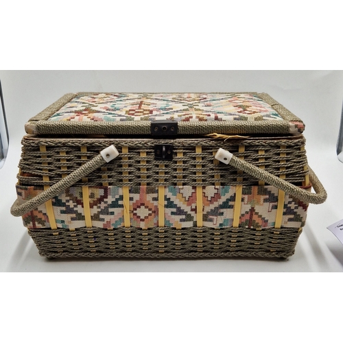 650 - SEWING BASKET & CONTENTS