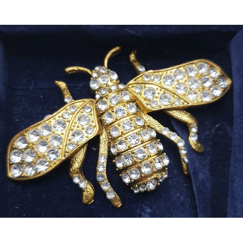 133 - YELLOW METAL 9cm STONE SET BROOCH FASHIONED AS A BEE