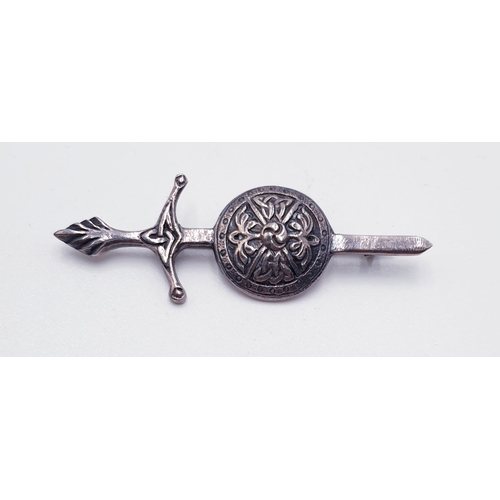 790 - SILVER 7cm CELTIC BROOCH (Hallmarked For Edinburgh)