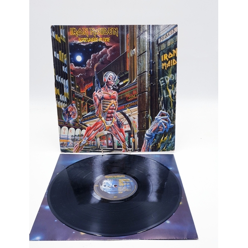 70 - IRON MAIDEN VINYL ALBUM Plus 12 inch (5)
(One Album Plus Four 12 inch).
( Somewhere In Time Lp+ inne... 