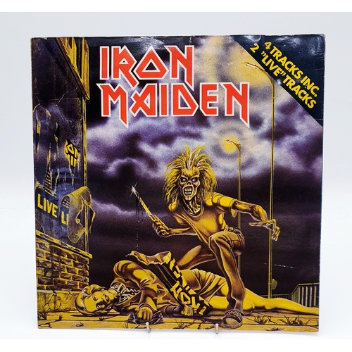 70 - IRON MAIDEN VINYL ALBUM Plus 12 inch (5)
(One Album Plus Four 12 inch).
( Somewhere In Time Lp+ inne... 