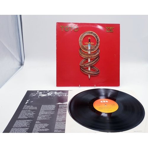 136 - HARD ROCK VINYL ALBUMS (5)
(Toto IV Lp + insert. Jethro Tull Bursting Out Live gatefold 2Lp. Blue Oy... 