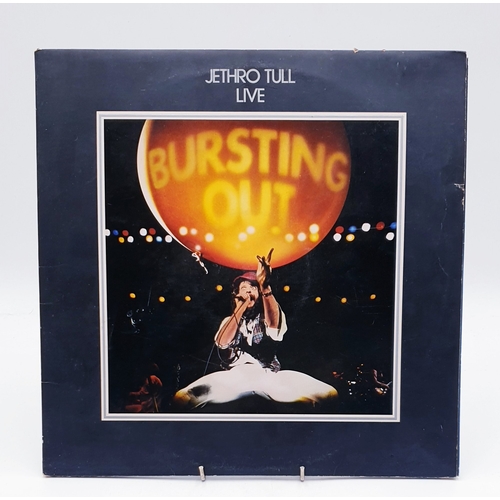 136 - HARD ROCK VINYL ALBUMS (5)
(Toto IV Lp + insert. Jethro Tull Bursting Out Live gatefold 2Lp. Blue Oy... 