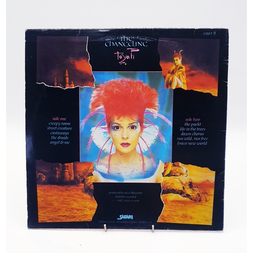 230 - Toyah Vinyl Vinyl Albums and a 12 inch (6)
Warrior Rock Toyah On Tour Gatefold 2Lp + Insert. Anthem.... 