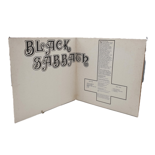 236 - Black Sabbath Vinyl LPs (4)
Black Sabbath Self-Titled NEMS issue in a gatefold sleeve. Paranoid UK V... 