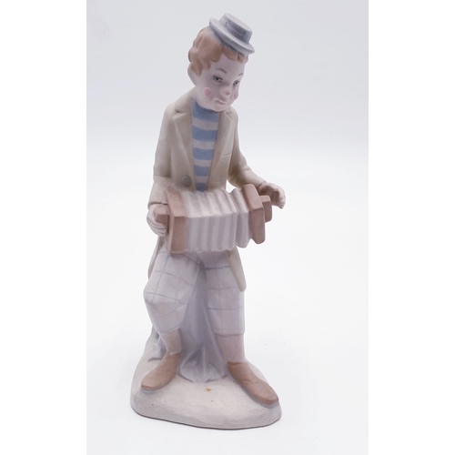 292 - LLADRO STYLE (Made In Spain) PORCELAIN cm CHARACTER FIGURINE OF A BOY PLAYING AN ACCORDIAN (Rare)