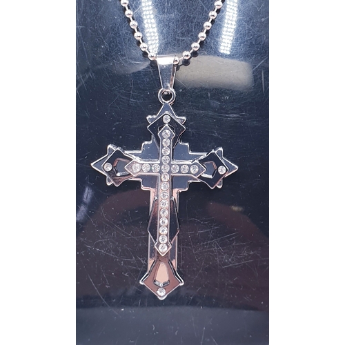 312 - WHITE METAL 5cm CROSS PENDANT ON A WHITE METAL 58cm NECK CHAIN