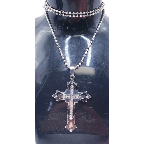 312 - WHITE METAL 5cm CROSS PENDANT ON A WHITE METAL 58cm NECK CHAIN