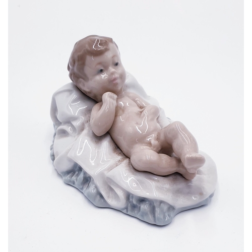 337 - LLADRO (Nao) PORCELAIN 9.5cm CHARACTER FIGURINE OF A BABY