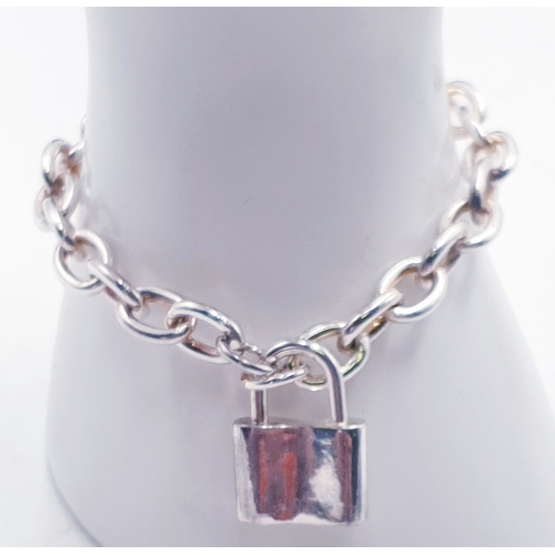 452 - SILVER (925) 18cm BRACELET (With Padlock Catch) (Total Weight 22.00 Grams)